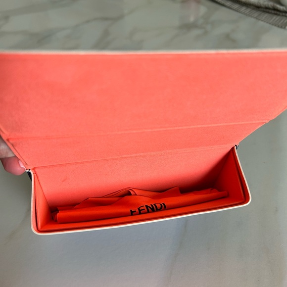 Fendi - Picture 2 of 5